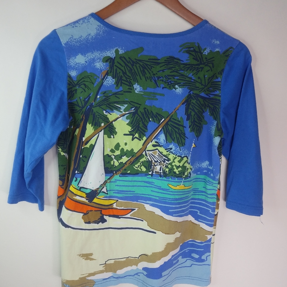 Casey Key SP Blue Beach Scene Stretch Top Petite - Picture 4 of 5